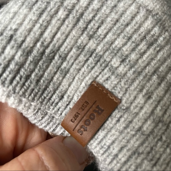 Roots rainbow stripped crew neck sweater size medium - Picture 7 of 7